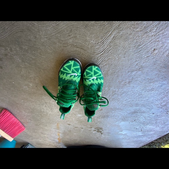 NIKE runners size 4-8 slip on runners - Picture 5 of 6